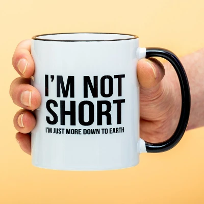 Afbeelding van Mok I&#039;m Not Short van Ditverzinjeniet