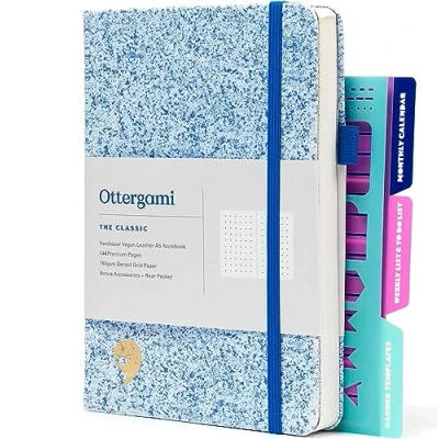 Afbeelding van Ottergami Notitieboek A5 Notebook Journal met Puntjes Hoogwaardig Dik Papier 150g/m2 144 pagina’s Bullet Blauw Gestippeld Vegan Lederen Kaft Elastiek