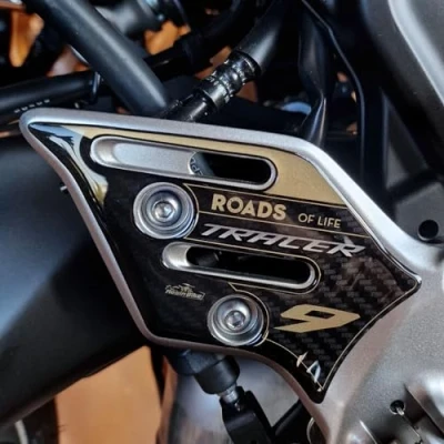 Afbeelding van Resin Bike Motorsticker Compatibel met Yamaha Tracer 9 GT 2021 2023 goud. Bescherming van de Instaplijsten Tegen Stoten en Krassen. 3D Hars Sticker Motor Gadgets Made in Italy