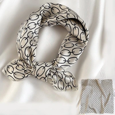 Afbeelding van Kleine Dames Sjaal Ketting Patroon Zijden Bandana 47*47 cm