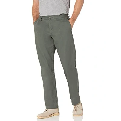 Afbeelding van Amazon Essentials Klassieke pasvorm kreukbestendige chino broek met platte voorkant voor heren (verkrijgbaar in groot en lang), olijf, 48W x 32L
