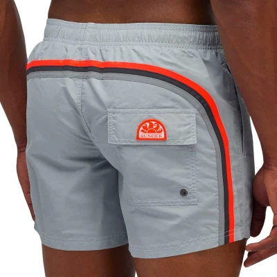 Afbeelding van Sundek heren Zwemshorts met steekzakken en logo in de kleur Lichtgrijs, maat: S