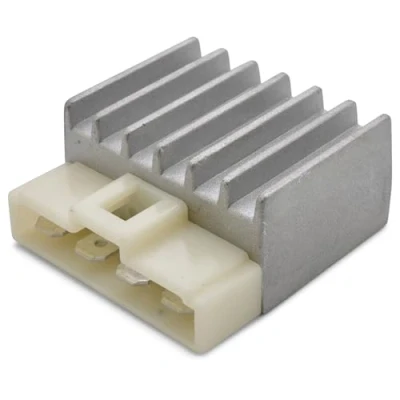 Afbeelding van Easyboost 4 pins spanningsregelaar voor scooter en motorfiets 50 MBK Booster 2004 Nitro Ovetto Yamaha DT TZR Beta RR Rieju RS1 Peugeot XPS XR6
