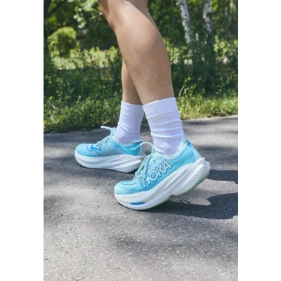 Afbeelding van HOKA MACH X 2 Hardloopschoenen voor op de weg, Dames, Maat: 36, Snow melt/blue spark Textiel/ synthetisch