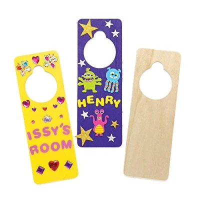 Afbeelding van Baker Ross E827 Deurhanger van hout voor kinderen om te beschilderen, vorm geven en personaliseren (6 stuks),24 cm,houtkleuren