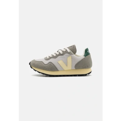 Afbeelding van Veja Sneakers laag, Dames, Maat: 40, Light grey/butter Textiel/ synthetisch