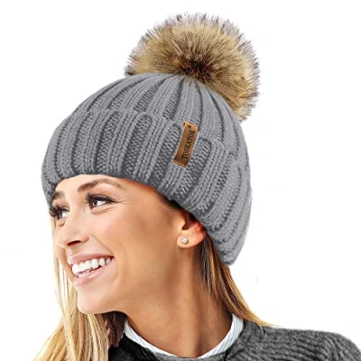 Afbeelding van TOSKATOK® Warme wintermuts voor dames, wollige gebreide muts met afneembare dikke pompon van imitatiebont, Grijs, One size
