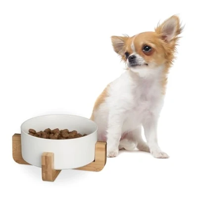 Afbeelding van Relaxdays hondenvoerbak 850 ml keramische hondenbak met bamboe houder eetbak hond wit