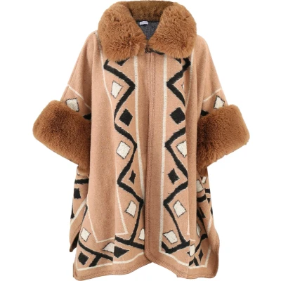 Afbeelding van Emilie Scarves Poncho omslagdoek cape vest beige camel