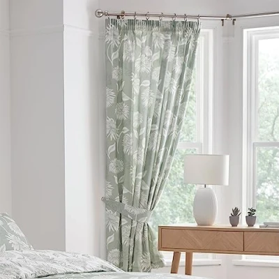 Afbeelding van Dreams &amp; Drapes groene chrysant bloemen gordijnen 168 x 183 cm (b l) saliegroen botanisch potlood plooi geplooide met bloemenprints slaapkamer