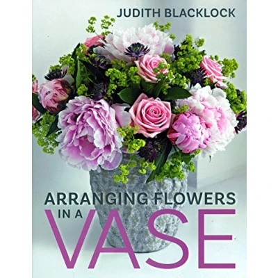 Afbeelding van Arranging Flowers in A Vase