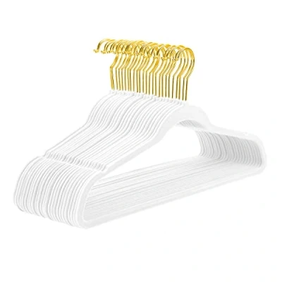 Afbeelding van MIZGI Premium Velvet Hangers Pack 50 stuks Heavy Duty Antislip Slimline Fluwelen Pak Wit Gouden Haken, Ruimtebesparende Kleerhangers