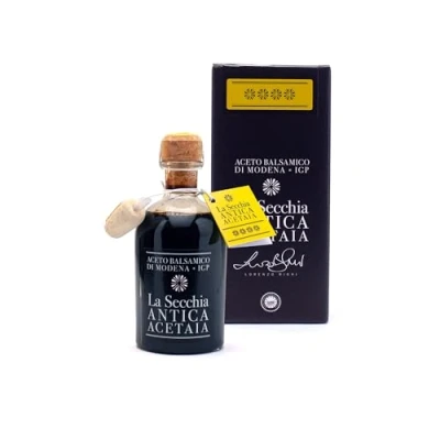 Afbeelding van La Secchia &quot;Quattro Stelle&quot; Balsamico azijn uit Modena. Gerijpt in 16 jeneverbesvaten. Gemiddelde dichtheid. 250 ml fles met kurk doseerdop