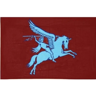Afbeelding van Airborne tafelvlaggetje maroon red met Pegasus 10 x 15 cm