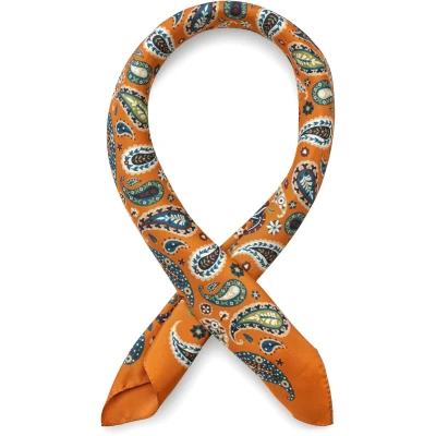 Afbeelding van Virtuo Mandarijnkleurige zijden halsdoek met paisleymotief