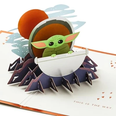 Afbeelding van Hallmark Signature Paper Wonder Verjaardag, Gefeliciteerd, Graduation Pop Up Card (Baby Yoda), 4 mei