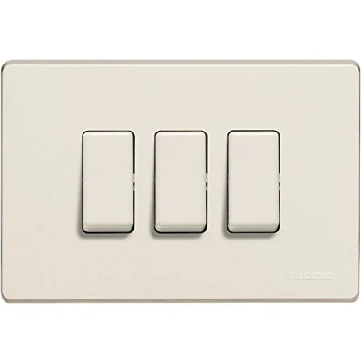 Afbeelding van Bticino Magic Plaque 3 zits, wit, 503/3/R/F