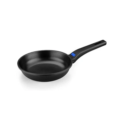 Afbeelding van MONIX Solid+ 22 cm gegoten aluminium koekenpan met antiaanbaklaag aan de binnen en buitenkant, geschikt voor alle soorten keukens