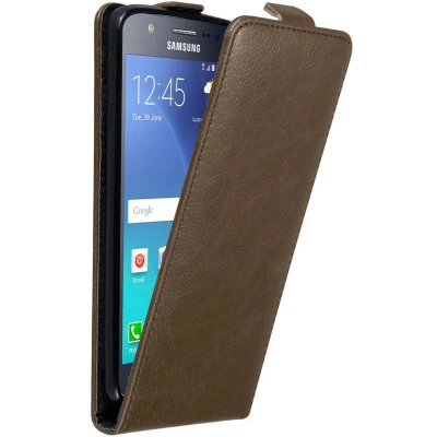 Afbeelding van Cadorabo Hoesje geschikt voor Samsung Galaxy J5 2015 in KOFFIE BRUIN Beschermhoes Flip Case Cover magnetische sluiting