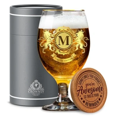 Afbeelding van CROWNLY CRYSTAL® Gepersonaliseerde cadeaus voor mannen, bierglazen, herengeschenken hem, cadeau vriend, pint, opa, verjaardagscadeaus vader, oom, geschenken broer,