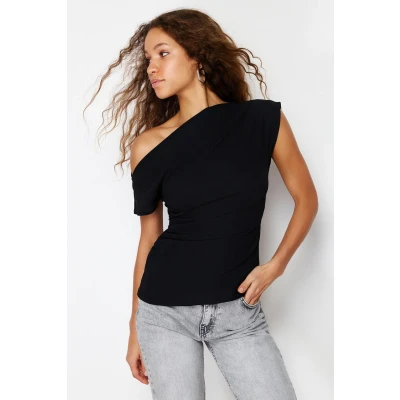 Afbeelding van Trendyol Zwarte Aansluitende Geweven Blouse Met Boothals Twoss24Bz00353