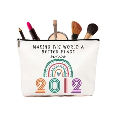 Afbeelding van Verjaardagscadeaus voor vrouwen Verjaardagscadeau Regenboog Cosmetische Tassen, Gepersonaliseerd Jaar Oude Dame Cadeau Mama, Oma, Beste Vriend, 2012, 2012
