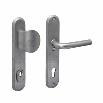 Afbeelding van Intersteel SKG3 veiligheidsbeslag voordeur ovaal 250x50mm greep/kruk Luzern PC92 kerntrekbeveiliging PVD RVS getrommeld