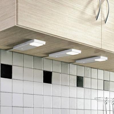 Afbeelding van Lindby kastverlichting 3 lichts kunststof H: 1.3 cm zilver Inclusief lichtbronnen