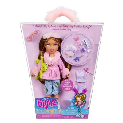 Afbeelding van Bratz Slumber Party Yasmin Modepop Met 2 Sets Pyjama&#039;s, Pluche en Accessoires Geschikt voor Kinderen Verzamelaars