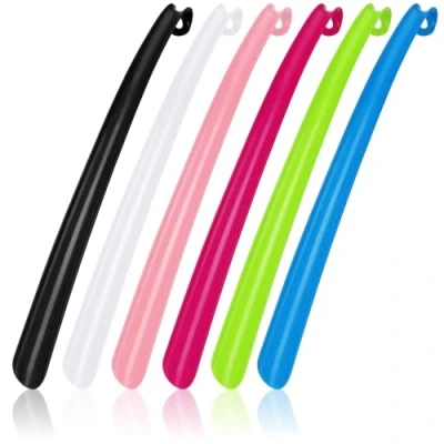 Afbeelding van COM FOUR® 6x lange schoenlepel kunststof lichte met steel stabiele schoenaantrekhulp in 6 kleuren 42 cm lang (42cm stuks)