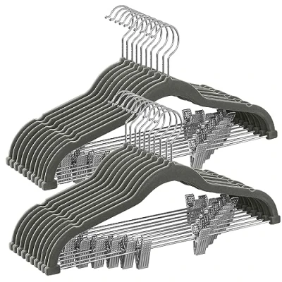 Afbeelding van SONGMICS fluwelen kleerhangers, set van 20, rokhangers, 42,5 cm breed, met verstelbare clips, antislip, ruimtebesparend, voor broeken, jassen, jurken, grijs CRF012G20