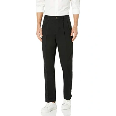 Afbeelding van Amazon Essentials Classic fit rimpelbestendige geplooide chino broek voor heren ,Zwart (True Zwart) ,36W / 31L