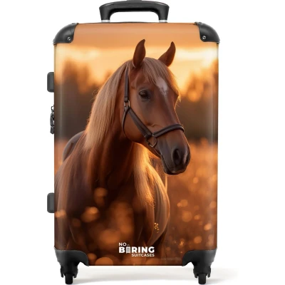 Afbeelding van NoBoringSuitcases.com® Koffer groot Rolkoffer lichtgewicht Bruin paard in weiland Reiskoffer met 4 wielen Grote trolley XL 20 kg bagage