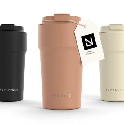 Afbeelding van LARS NYSØM &#039;Bevægelse&#039; Thermos Coffee Mug to go 500ml BPA vrij met Isolatie Lekvrije Roestvrijstalen Thermosbeker Nude
