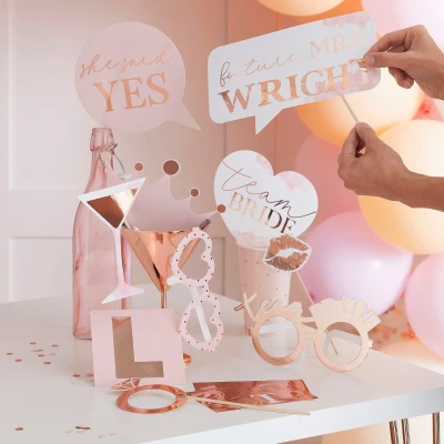 Afbeelding van Ginger Ray Photo Booth Props Team Bride 10 stuks