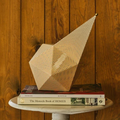Afbeelding van GUBI Bagdad draagbare lamp Cream white semi matt