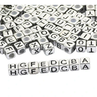 Afbeelding van Kralen met letters Voor armbandjes 200 stuks