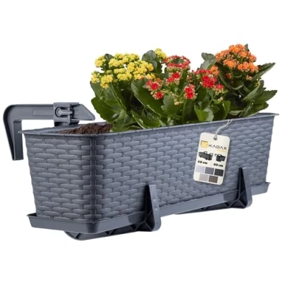 Afbeelding van KADAX Balkonpot met onderzetter, plantenbak, balkonbak wateropeningen, bloembak voor rozen, oleander, imitatie rotan, 60 cm, houders, grafiet