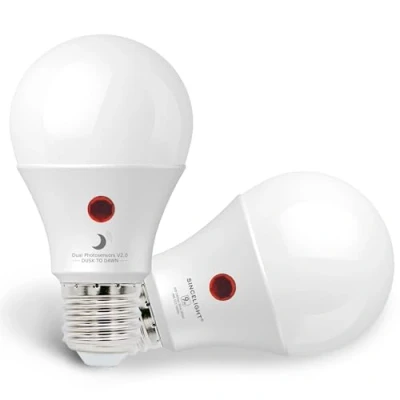 Afbeelding van Dusk To Dawn LED lampen met dubbele daglichtsensor · AAN/UIT Automatisch, afhankelijk van daglichtniveau Nachtlicht schemering tot zonsopgang 9 Watt 6000K ( Koud Wit ) Soort dop Edison schroef E27 90W equivalent 2 stuks