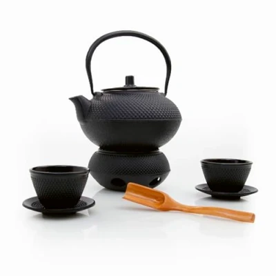 Afbeelding van Lumaland 8 delig theeservies 1.4 L gietijzeren theepot theewarmer, lepel, zeef, 2 kopjes en onderzetters