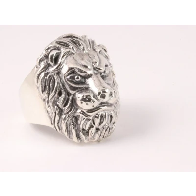 Afbeelding van Zware zilveren ring met leeuwenkop maat 19