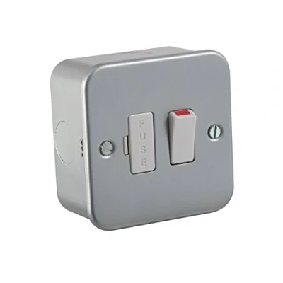 Afbeelding van Knightsbridge M6300 met metaal beklede 13A geschakelde spooreenheid, 230 V, zilver