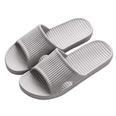 Afbeelding van APIKA Dames en Heren Antislip Slip on Slippers Binnengebruik Buitengebruik Bad Sandaal Zacht Schuim Zool Zwembad Schoenen Huis Thuis Glijbaan (42/43 EU, Grijs)