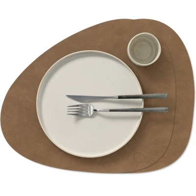 Afbeelding van LIND DNA Placemat/Onderleggers Nupo Leer Brown Curved 44 x 37 cm 2 Stuks