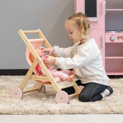 Afbeelding van Bandits and Angels poppenbuggy Lovely Salmon houten poppenwagen 2 jaar roze pop max. 50 cm