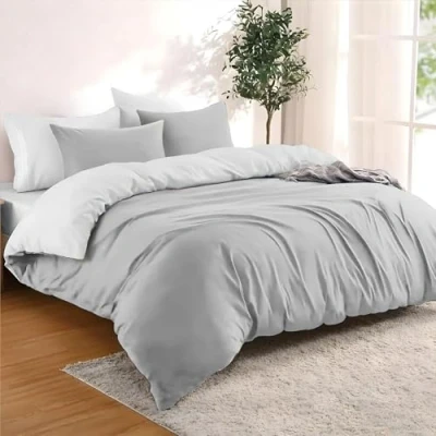 Afbeelding van Dreamzie Dekbedovertrek 200x200 cm met 2 kussenslopen 65x65 Lichtgrijs/wit Bedset in 100% microvezel 3 delig Gecertificeerd vrij van chemicaliën (Oeko TEX)