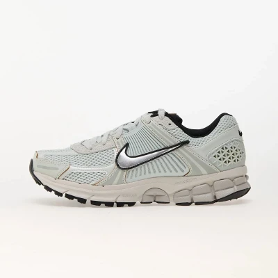 Afbeelding van Nike Sportswear ZOOM Vomero 5 Sneakers laag, Dames, Maat: 42, Light silver/chrome/light bone/black/light iron ore Leer/ synthetisch