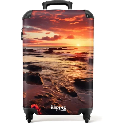 Afbeelding van NoBoringSuitcases.com® Handbagage koffer lichtgewicht Reiskoffer trolley Rotsachtig strand bij zonsondergang Rolkoffer met wieltjes Past binnen 55x40x20 en 55x35x25