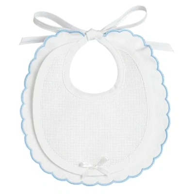 Afbeelding van Filet Elegant slabbetje van wit katoen piqué, blauwe smaragdkleurige rand, inzetstuk Aida canvas voor borduren, sluiting met tabs, Made in Italy, lichtblauw