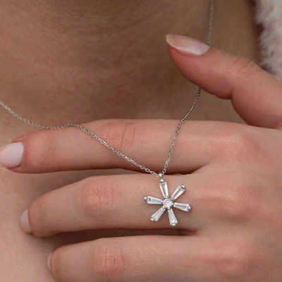 Afbeelding van 925 Sterling Zilveren Baget Bloem Ketting Elegant Dames Sieraad Perfect Cadeau voor Speciale Gelegenheden